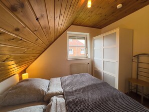 Free WiFi - The Tegeler Plate 26 vacation home offers stylish living comfort, bright rooms and a sunny garden for a relaxing family vacation. (Hooksiel)