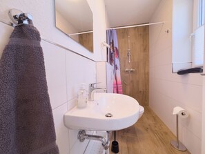 Hair dryer - The Wangermeer Perle I is a modern, spacious semi-detached house on the Wangermeer - ideal for families and groups looking for comfort and proximity to nature. (Wangerland)