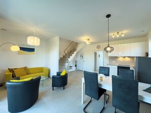 Living area - The Wangermeer Perle II is a modern semi-detached house on the Wangermeer and offers a cozy retreat for couples and families. (Wangerland)