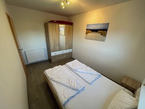 4 bedrooms, free WiFi - The Wangernest vacation home offers family-friendly comfort in the immediate vicinity of the Wangermeer and its own private beach. (Wangerland)