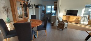 Dining - Welcome to the dog-friendly bungalow "Admaris" on the Wangermeer with a large terrace, carport and cozy living area - perfect for a relaxing vacation. (Wangerland)