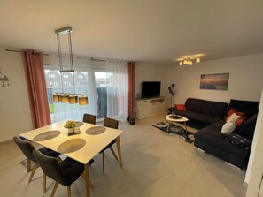 Interior - Modern non-smoking vacation apartment "Wangeroase" on the Wangermeer in Hohenkirchen with terrace, infrared cabin, parking space and bicycle-friendly facilities - ideal for a relaxing vacation. (Wangerland)