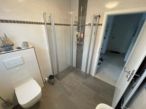Hair dryer - Modern non-smoking vacation apartment "Wangeroase" on the Wangermeer in Hohenkirchen with terrace, infrared cabin, parking space and bicycle-friendly facilities - ideal for a relaxing vacation. (Wangerland)
