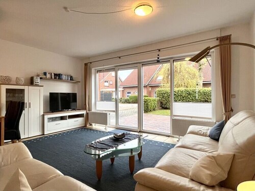 Cozy vacation home for up to 4 people with terrace, garden, WLAN and dog in a location close to the beach on the North Sea.