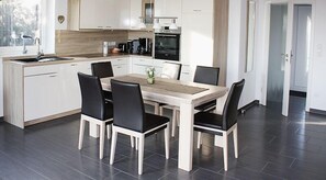 Dining - Comfortable vacation home "Austernfischer" in Wangerland near the North Sea with sauna, 3 bedrooms for up to 5 guests - dogs welcome. (Wangerland)