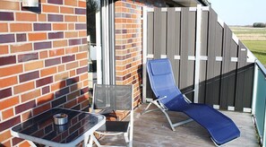 Property grounds - Comfortable vacation home "Austernfischer" in Wangerland near the North Sea with sauna, 3 bedrooms for up to 5 guests - dogs welcome. (Wangerland)