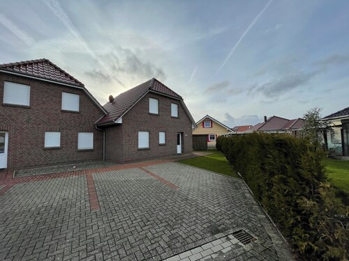 Familienfreundliches Haus mit Terrasse, Garten, 4 Schlafzimmern und 2 Bädern in ruhiger Lage nahe der Nordsee.