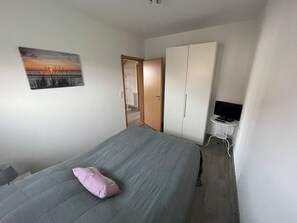 4 bedrooms, free WiFi - Modern vacation home on the Wangermeer with 4 bedrooms, 2 bathrooms, garden, terrace and parking spaces - ideal for families and groups, just a few steps from the natural beach. (Wangerland)