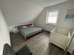 2 bedrooms, free WiFi - Quiet vacation home on the Wangermeer with 2 bedrooms, garden, terrace and modern furnishings - ideal for couples, families or friends near the lake. (Wangerland)