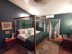 Room - Gorgeous 2-bed home - sleeps up to 5 - AC + private pool -5 mins to beach & town (Puerto Viejo de Talamanca)