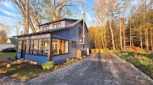 Charming Cottage by Lake Ontario | Firepit + Yard