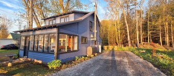 Charming Cottage by Lake Ontario | Firepit + Yard