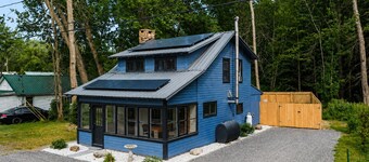 Charming Cottage by Lake Ontario | Firepit + Yard