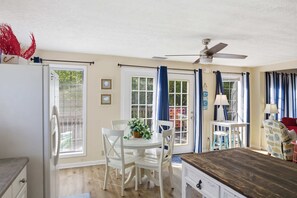 Dining - Island Palms- Pet Freindly- 3 Bedroom SGI (Saint George Island)