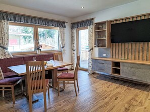 Dining - Nice apartment for 6 people with WIFI, TV and balcony (Wildschönau)