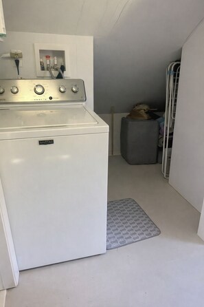 Interior - Experienced Hosts. Quiet, Romantic, Spacious Apartment, Pet Friendly. (West Stockbridge)