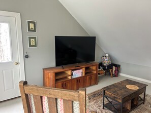 Living area - Experienced Hosts. Quiet, Romantic, Spacious Apartment, Pet Friendly. (West Stockbridge)