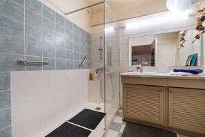Hair dryer, towels - Moumentoun - Avec terrasse (Lourmarin)