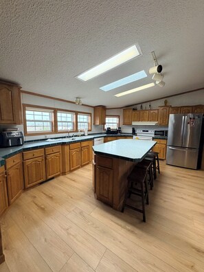 Fridge, microwave, oven, stovetop - Just listed & remodeled. Amazing lake views, 3BR home seconds from Angostura! (Hot Springs)