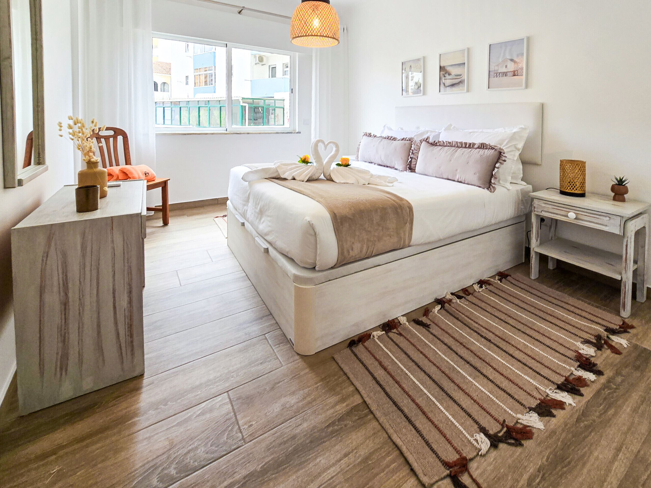 1 habitación, tabla de planchar con plancha, wifi gratis y ropa de cama 