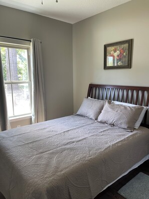 Room - New 3-bedroom house in beautiful Douglas with cool AC and warm heat (Douglas)