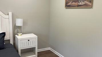 3 bedrooms, free WiFi, bed sheets, wheelchair access
