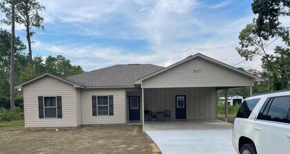 New 3-bedroom house in beautiful Douglas with cool AC and warm heat