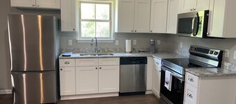 New 3-bedroom house in beautiful Douglas with cool AC and warm heat