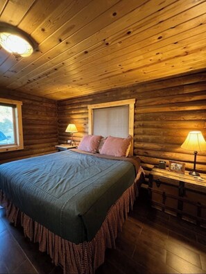 Room - Mountain Retreat - 3BR Cabin in Granby w/ Stunning Views & Year-Round Adventure (Granby)
