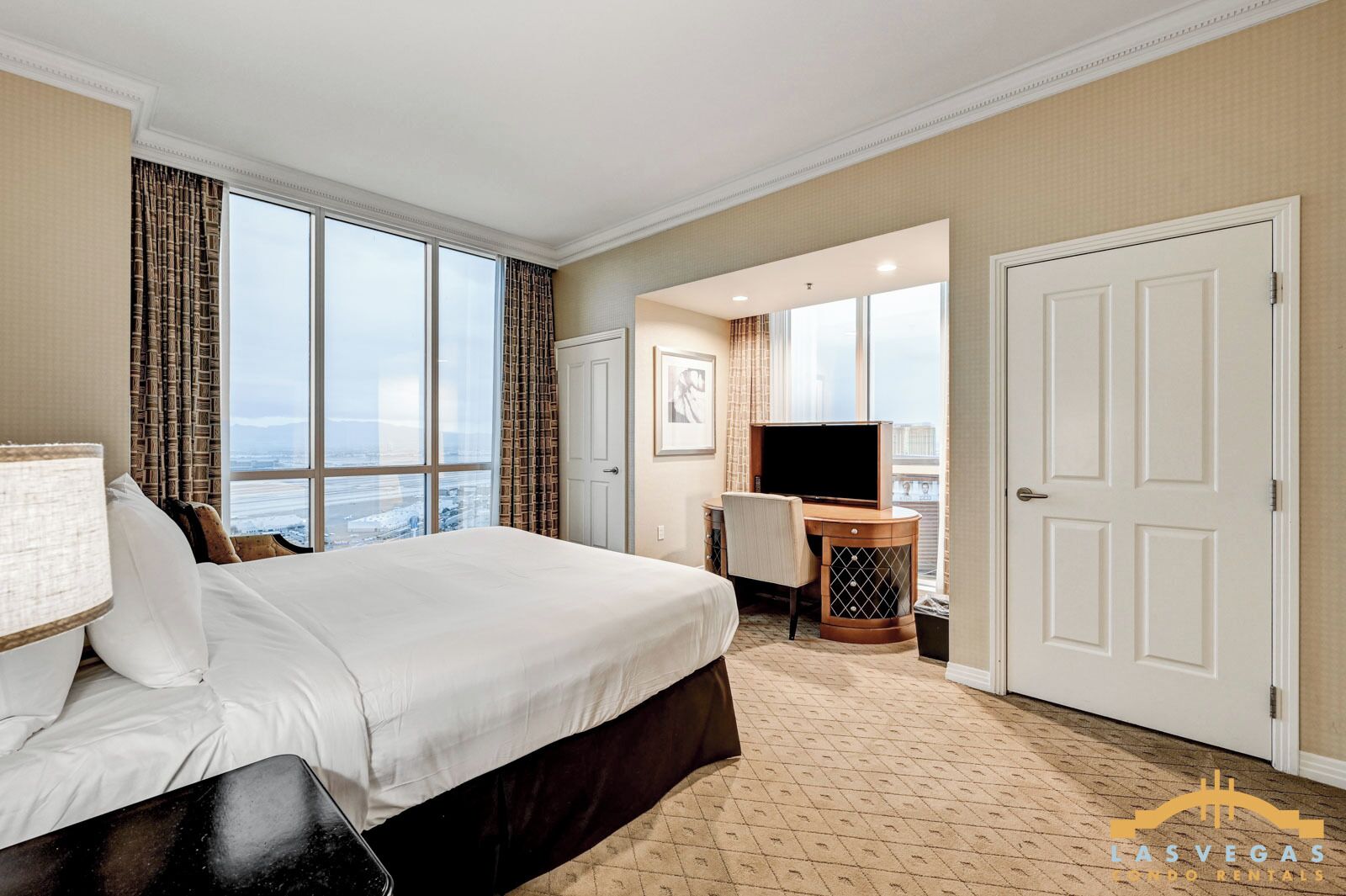 1 Bedroom Mountain View Suite w/ Balcony | Laptop workspace, iron/ironing board, bed sheets