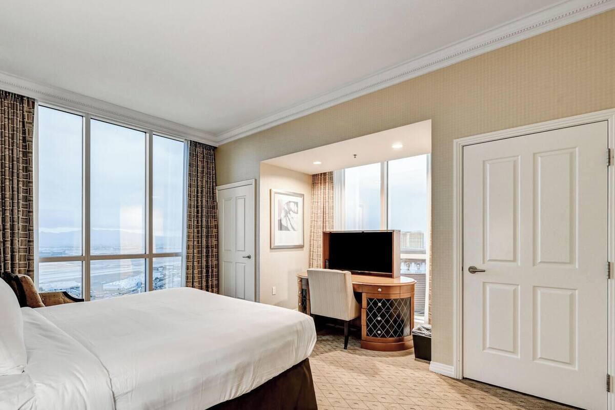 1 Bedroom Mountain View Suite w/ Balcony | Laptop workspace, iron/ironing board, bed sheets