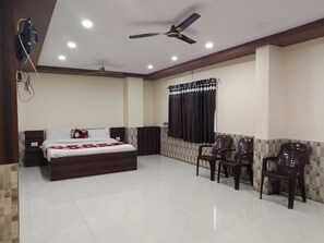 Room - Hotel Dwarkadheesh (Haridwar)