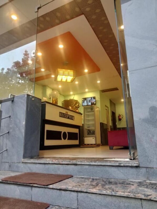 Lobby - Hotel Dwarkadheesh (Haridwar)