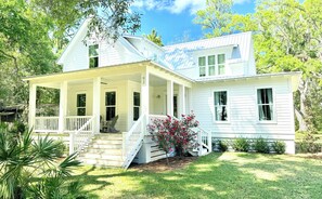Exterior - Beautiful Cottage in Santa Rosa Beach! Minutes from 30A. Boats or RVs Welcome! (Santa Rosa Beach)