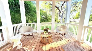 Terrace/patio - Beautiful Cottage in Santa Rosa Beach! Minutes from 30A. Boats or RVs Welcome! (Santa Rosa Beach)
