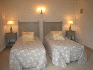 Room - Guest Room "Les Charmilles - Beige Room" (Charny-sur-Meuse)