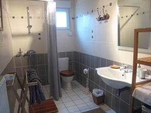 Bathroom - Guest Room "Les Charmilles - Beige Room" (Charny-sur-Meuse)