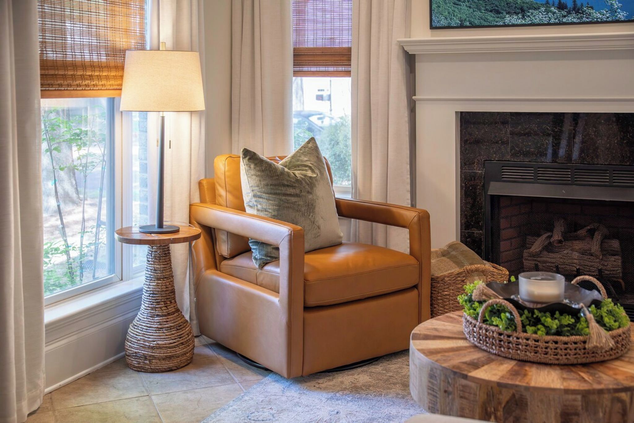 TV, fireplace