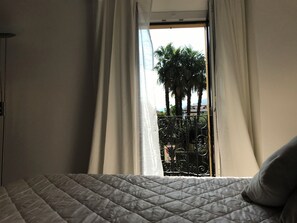 3 bedrooms, iron/ironing board, free WiFi, bed sheets - In the historical center of Bellagio, large cozy and bright apartment (Bellagio)