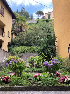 Property grounds - In the historical center of Bellagio, large cozy and bright apartment (Bellagio)
