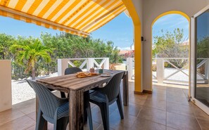 Outdoor dining - Villa Wara Wara - Fontein Resort, Dual-unit villa (Bisento)