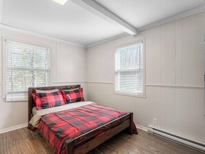 Room - Rustic & Charming Mont Blanc Chalet+ Private Spa (Laurentians)