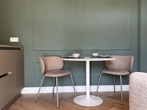 Dining - The Green Suite - Design Apartment Limburg an der Lahn - HAHLGARTEN SUITES (Limburg an der Lahn)