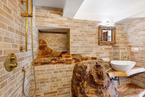 Shower, hair dryer, towels - Villa Luisana with Private Pool and Terrace with Mountain View (Sonnino)