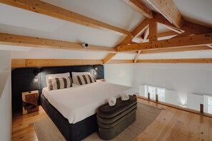 Room - Vrbo Property (Porto)