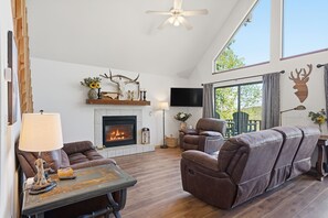 TV, fireplace - Cozy Murphy Cabin w/ Mountain Views (Murphy)