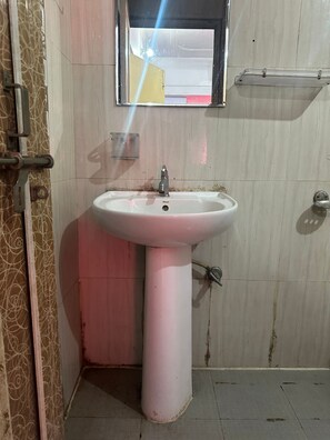 Bathroom - Hotel Kamal Gange (Varanasi)