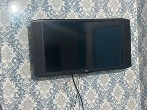 Television - Hotel Kamal Gange (Varanasi)