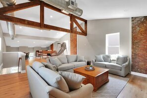 Interior - 8BR 5 Bath Luxury Home (Louisville)