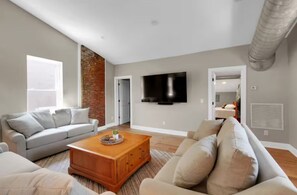 Living area - 8BR 5 Bath Luxury Home (Louisville)